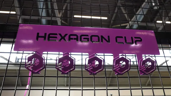 Cancha Hexagon Court vista frontal