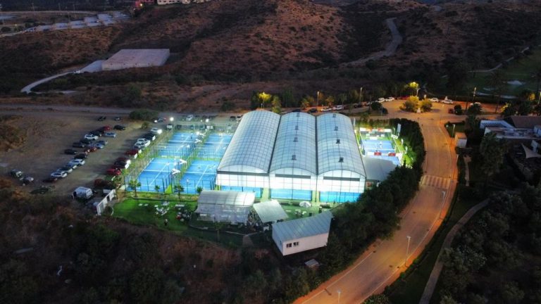 Impresionantes vistas de las pistas de pádel y cubiertas