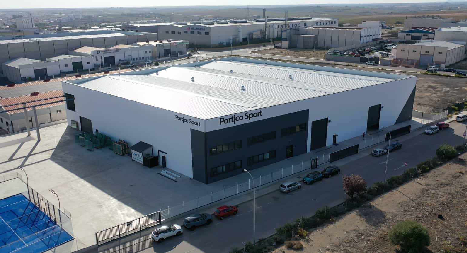 Portico Sport inaugura la mayor fábrica de cubiertas y pistas de pádel del sector  