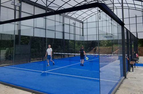 Pista Condor Padel 6 con jugador